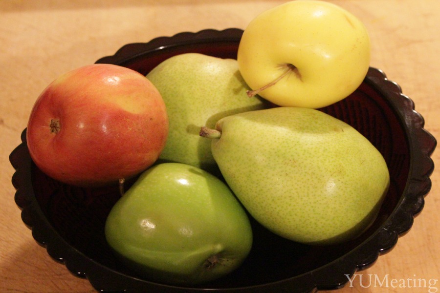 bowl of fruit yumeating