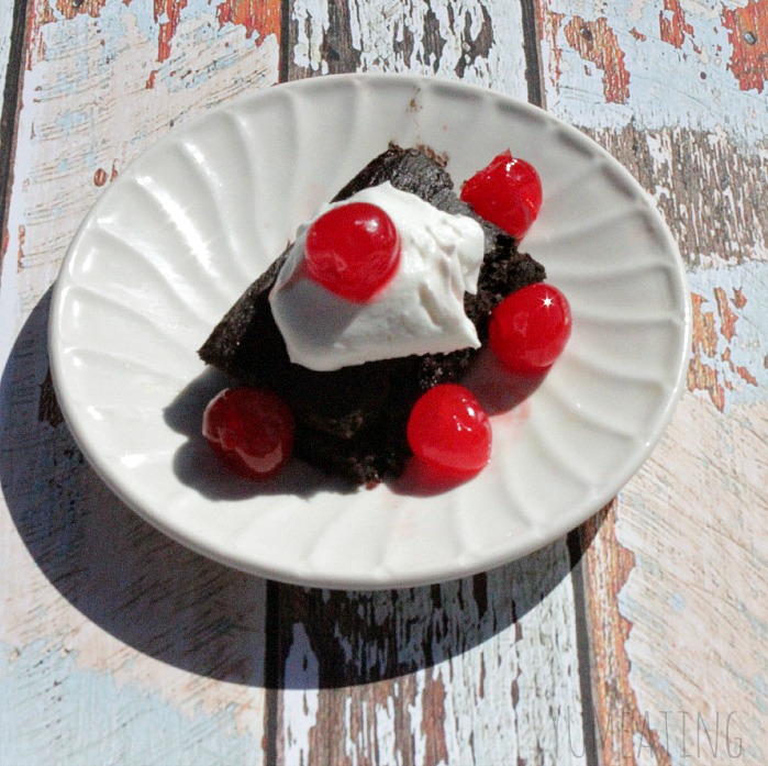 Skinny Chocolate Cherry Cake| YUM eating