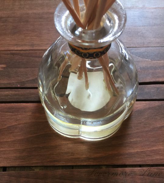 Essential Oils : Repurposing a Reed Diffuser #DIY | Nevermore Lane