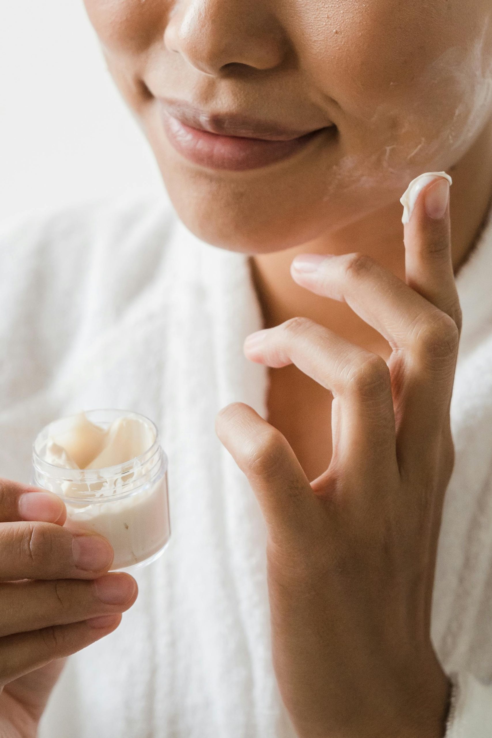 A Guide to Building a Gentle Skincare Routine for Sensitive Skin 