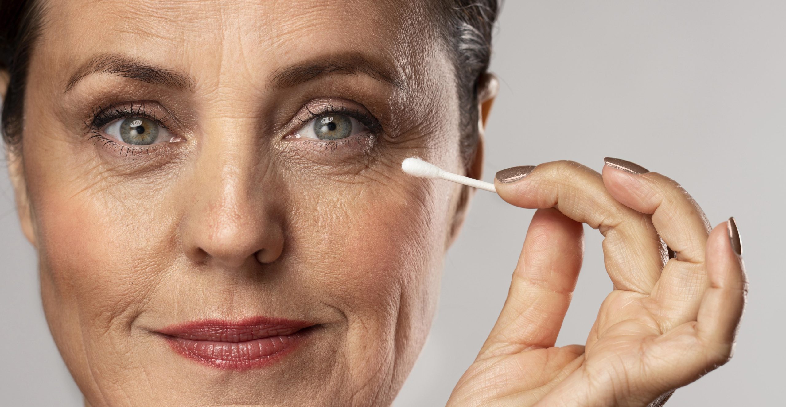 Expert Tips for Reducing Signs of Aging Around the Eyes