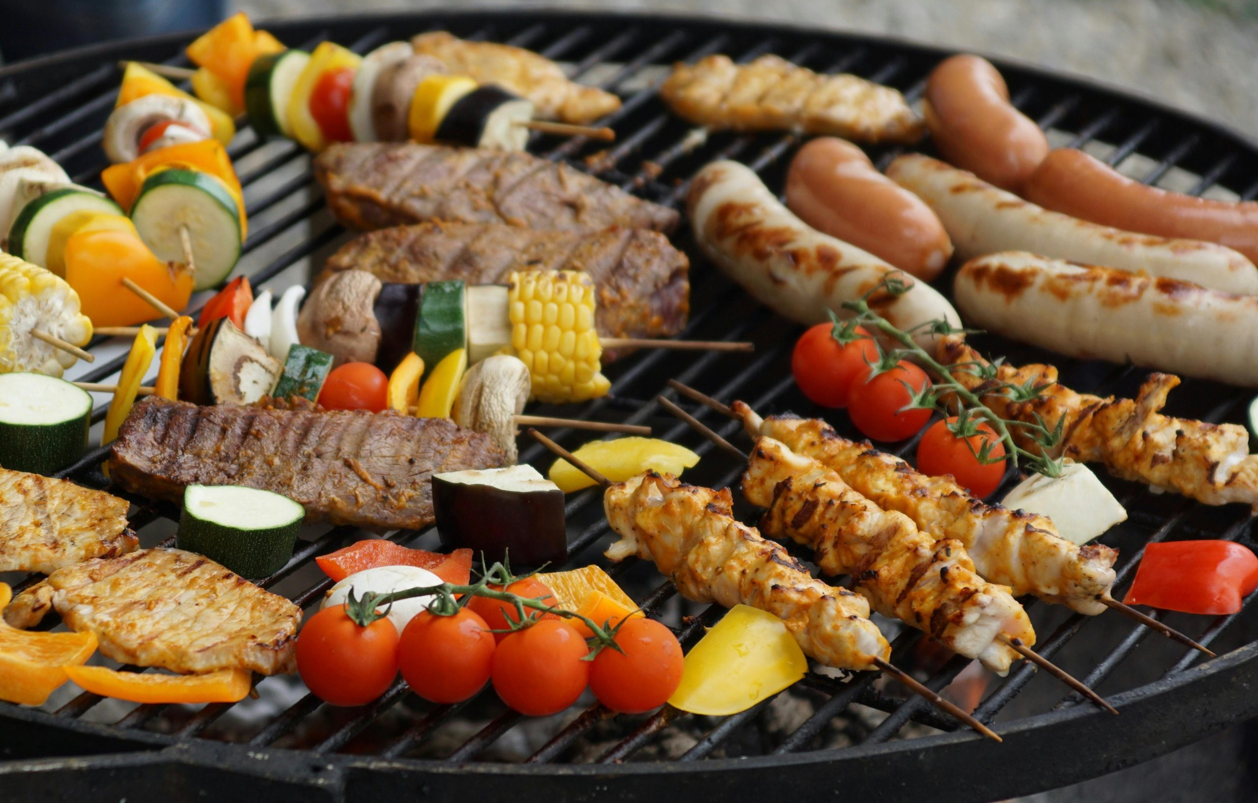 How to Plan and Host the Perfect Outdoor Barbecue at Home