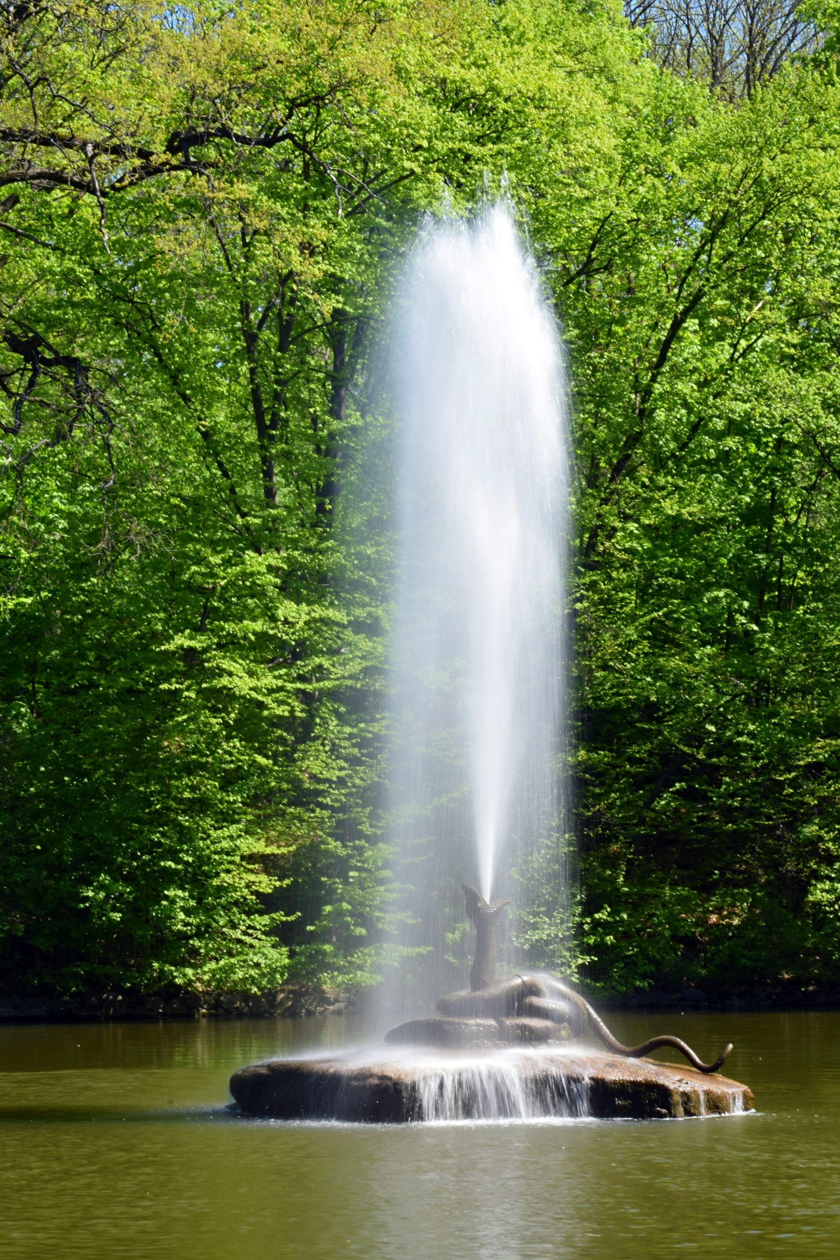 The Best Pond Fountains for Small, Medium, and Large Water Features