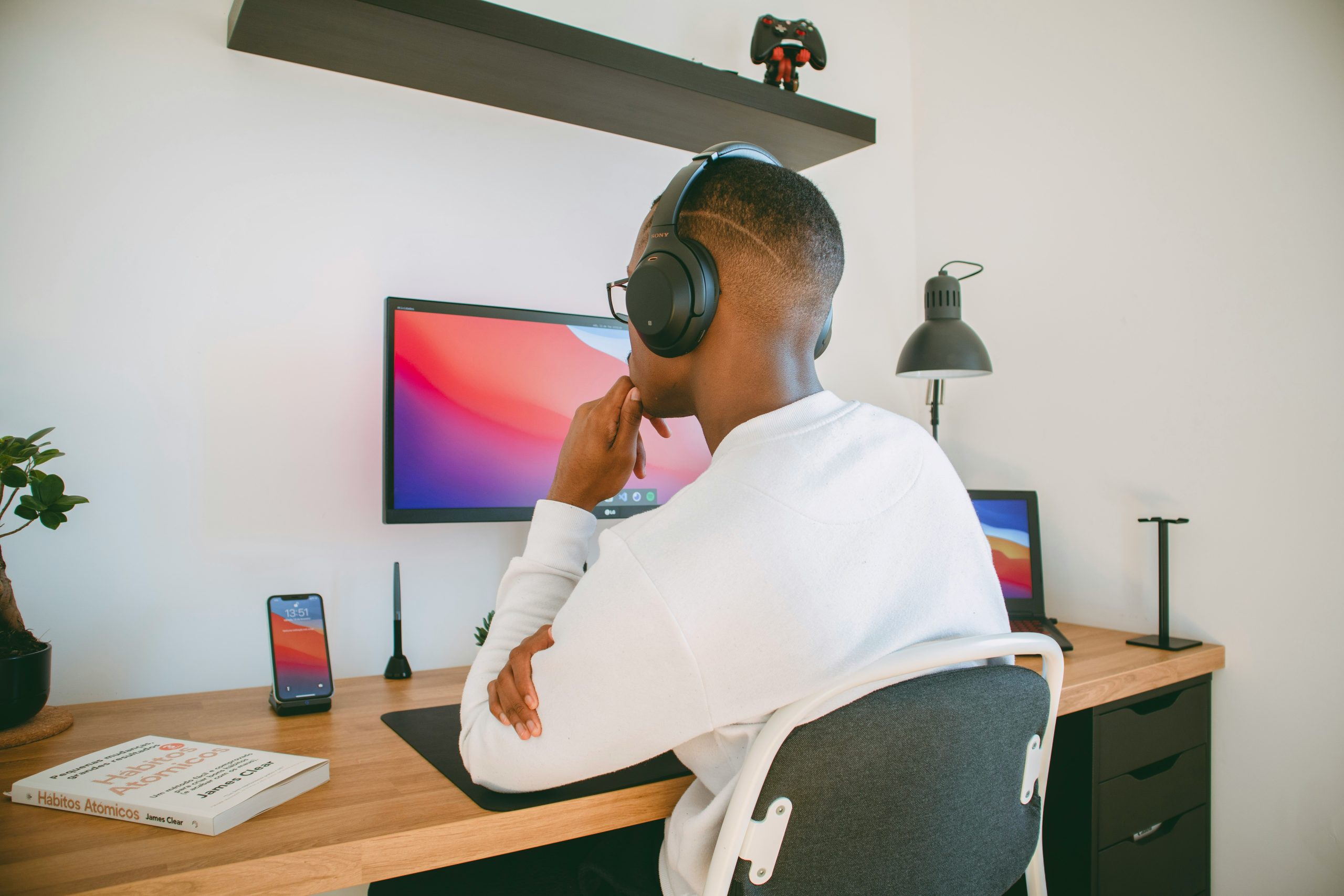 Simple Lifestyle Shifts to Stay Comfortable While Working at Your Desk